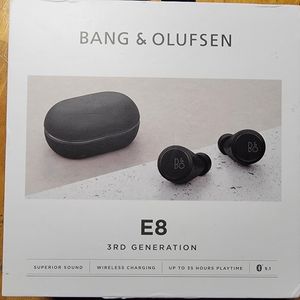 Bang and Olufsen E8 3rd earbuds black in color